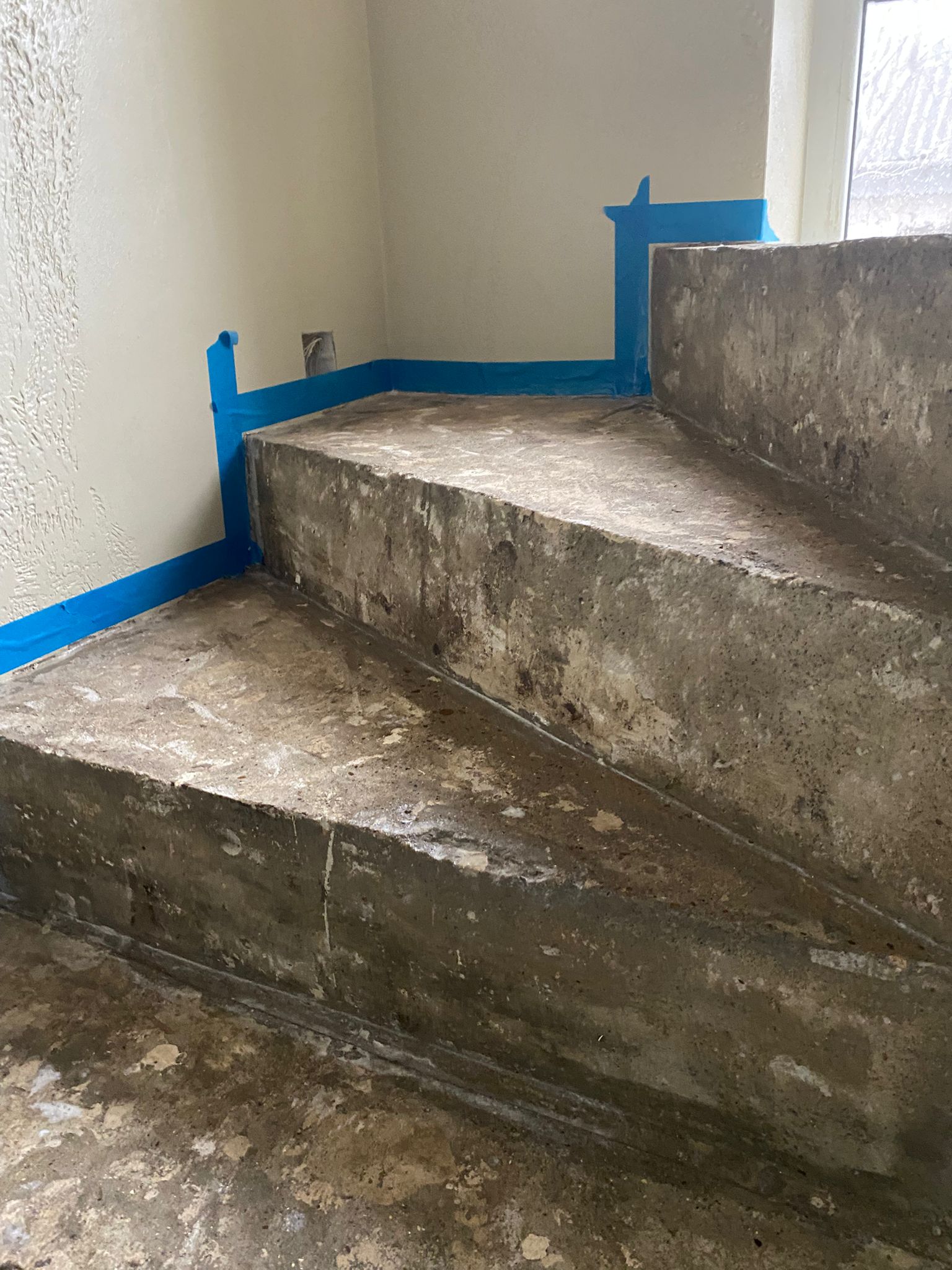 Steinteppich und fugenlose Bodenverlegung durch Bodenleger in Pirmasens – Referenzprojekt Gadiac Design Südwestpfalz