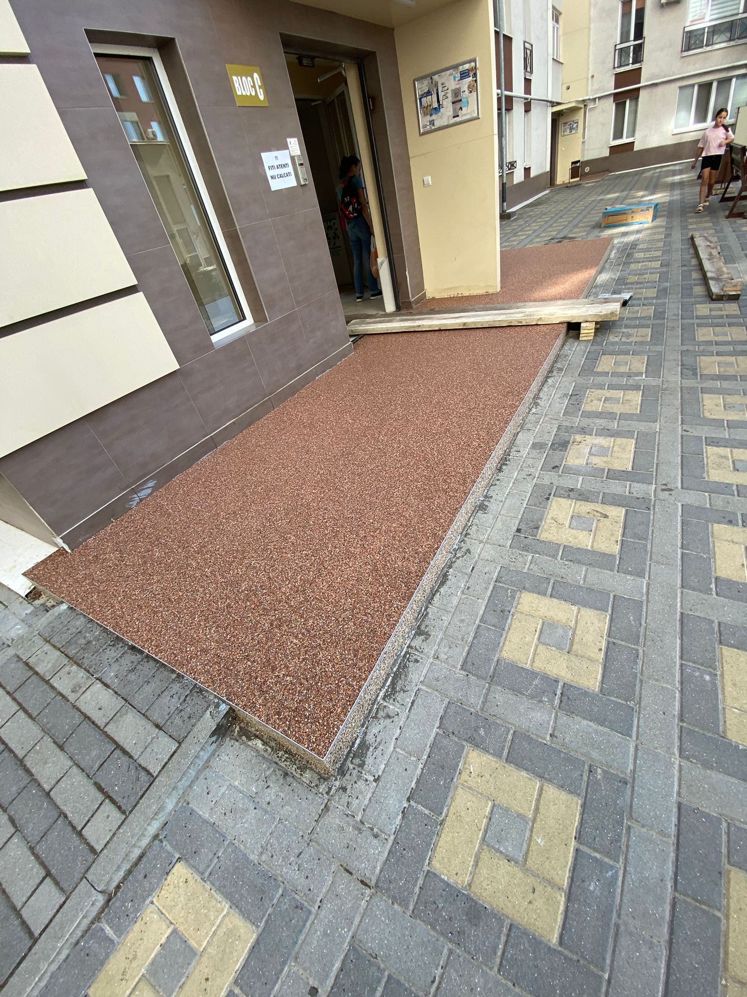 Detailansicht Steinteppich Verlegung – Einfluss auf Preis durch Steinwahl und Technik – Gadiac Design Bodenleger Pirmasens